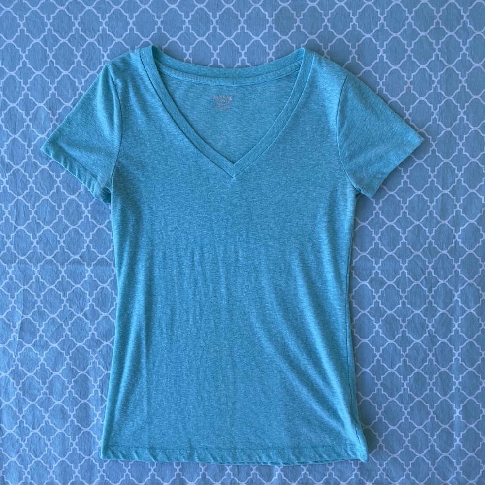 Missing V-neck T-shirt